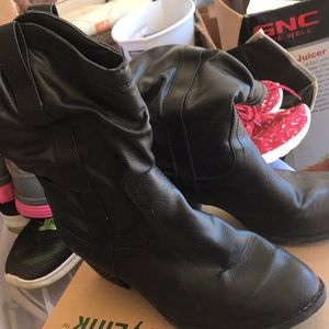 Black cowgirl boots